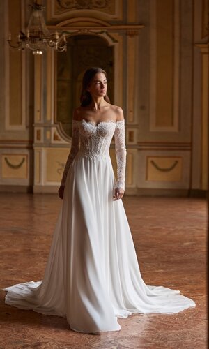 Das Brautkleid Sammi von Alberto Palatchi Brautkleid Sammi von Alberto Palatchi mit romantischem Off-Shoulder-Corsagenoberteil aus Spitze, langen transparenten Spitzenärmeln, betonter Taille und fließendem A-Linien-Rock mit Schleppe