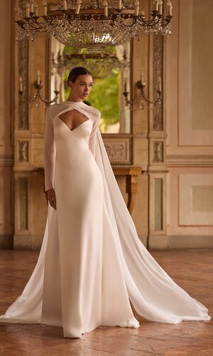 Das Brautkleid Hildur von Alberto Palatchi Brautkleid Hildur von Alberto Palatchi aus Satin in einer fließenden A-Linie mit Spaghettiträgern mit kurzer Schleppe